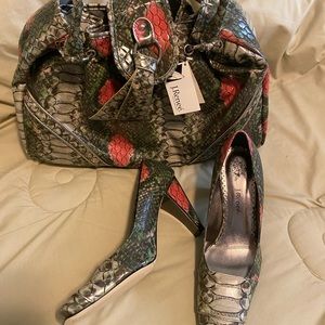 J Renee’ shoes with matching handbag free NIB Turtle Print.